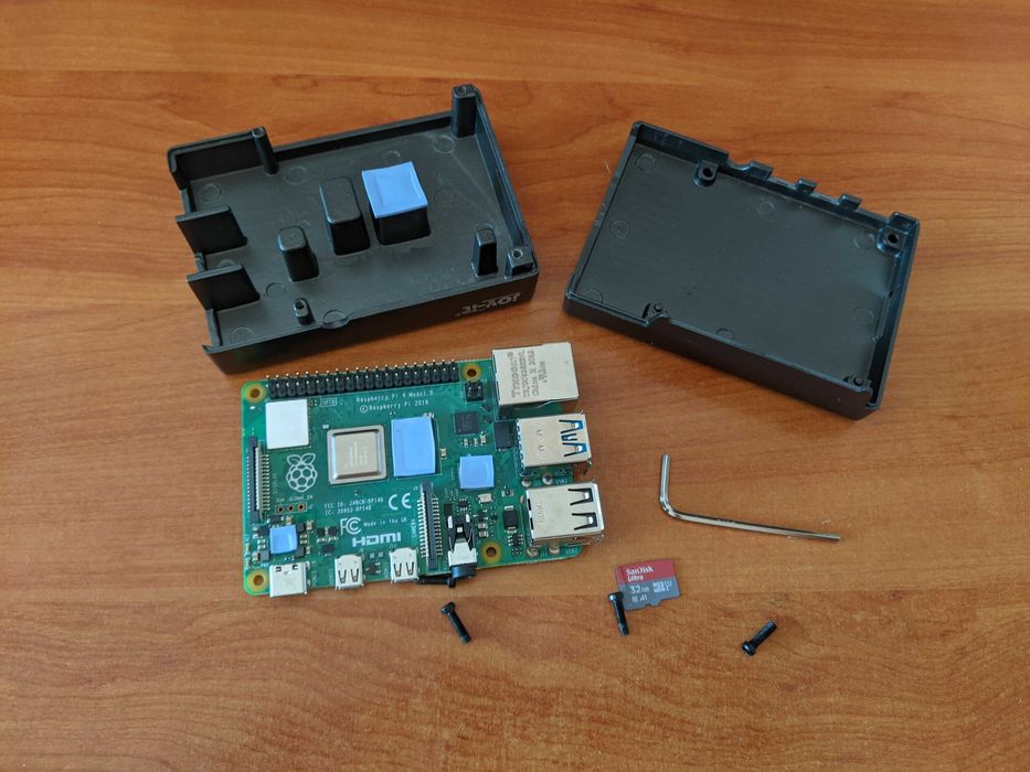 Raspberry pi 4 2GB + Caixa metálica + Carregador + Cartão SD 32GB