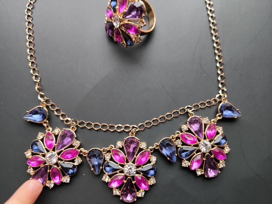 Комплект біжутерії. Кольє квітки.