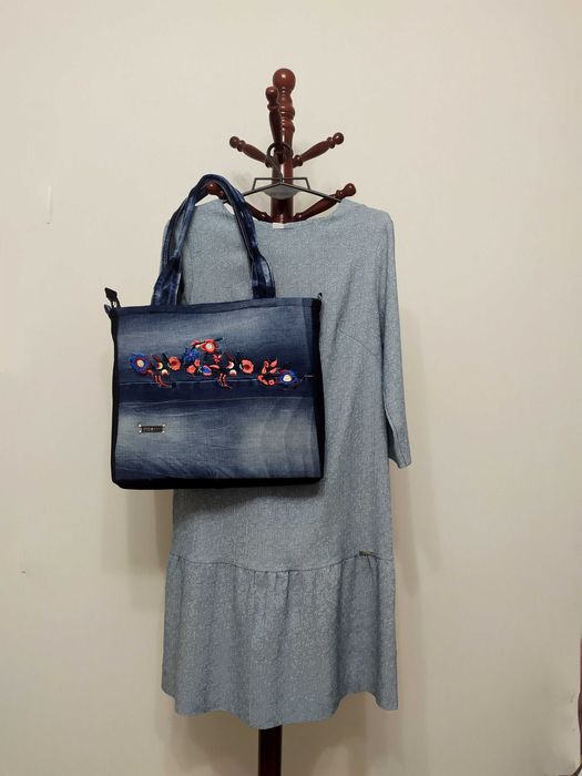 Jeansowa torebka w haftowane kwiatki  handmade