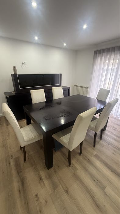 Sala completa em madeira maciça