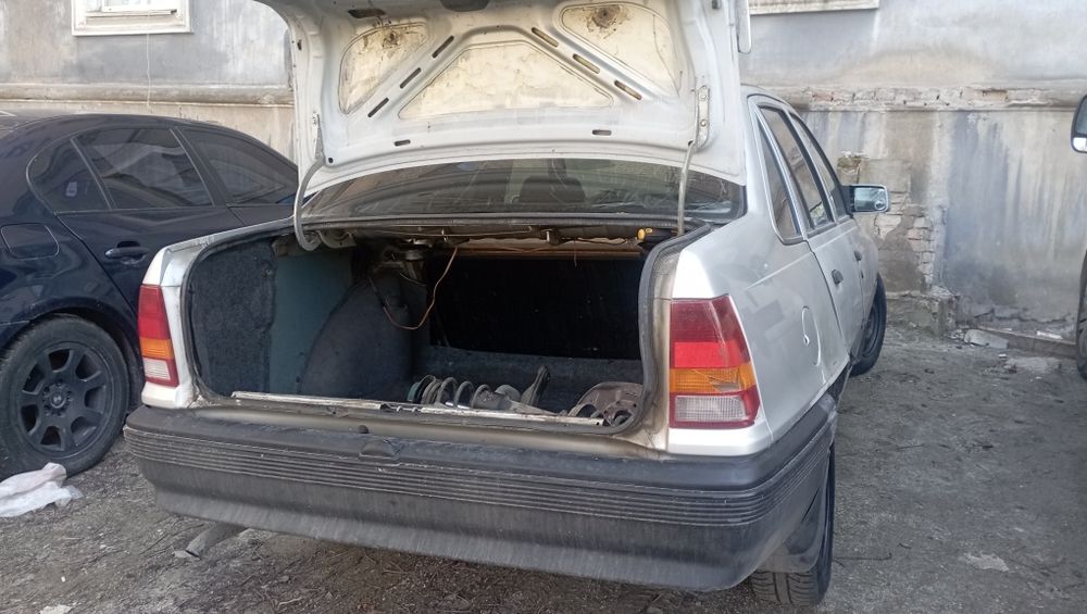 Опель Кадет  1.8