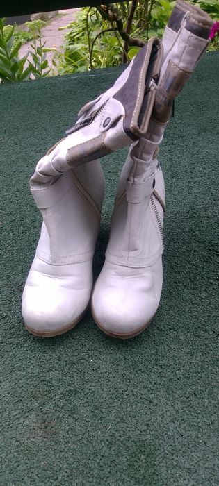 Шкіряні чобітки жіночі