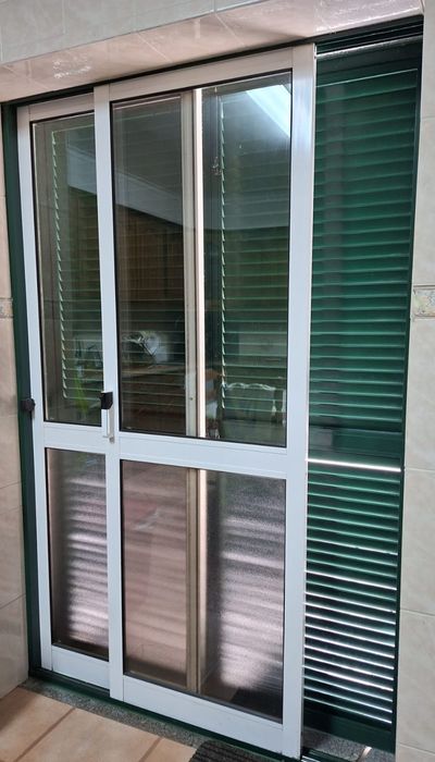 Vendo Porta entrada principal, Janelas , Portadas de Sacada   com vidro duplo e  aros e portadasexteriores, tudo alumínio.