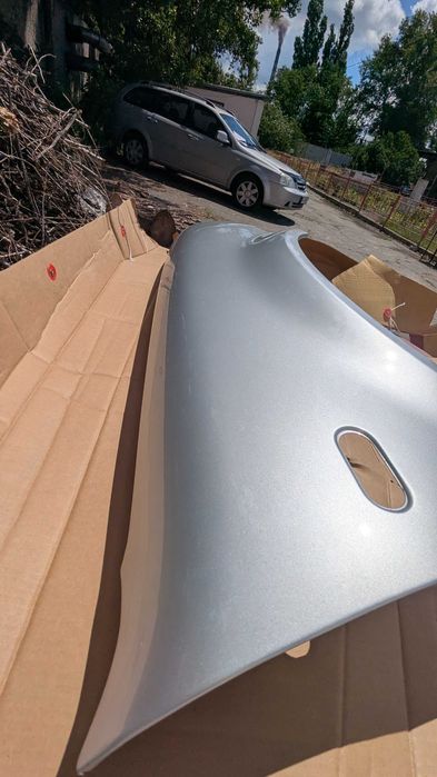 Крило переднє Volkswagen Golf 4 (срібло)