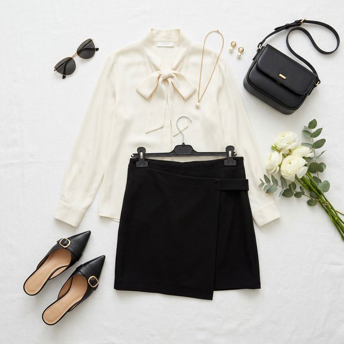 Czarna kopertowa spódnica mini L 40