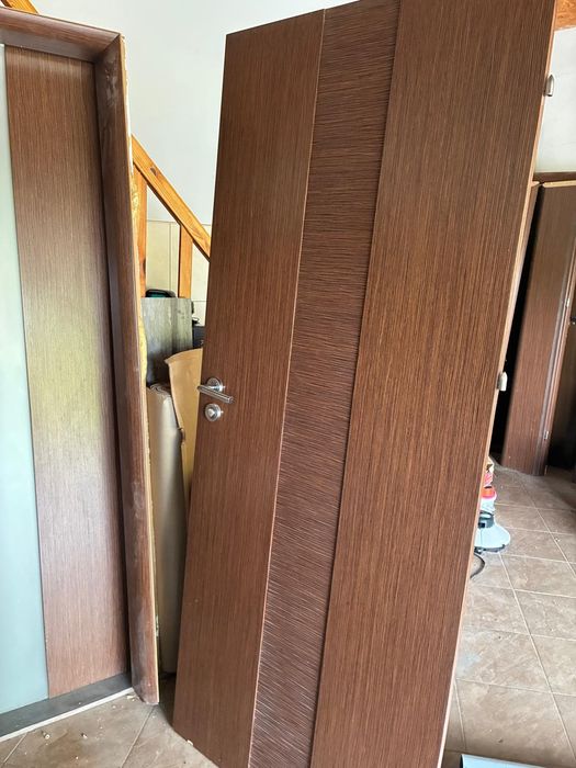 Drzwi wewnętrzne i ościeżnice 2 szt, piękne, solidne. Fornirowane.