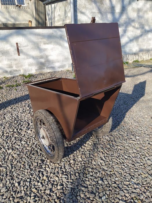 Тачка-причіп для мотоцикла.