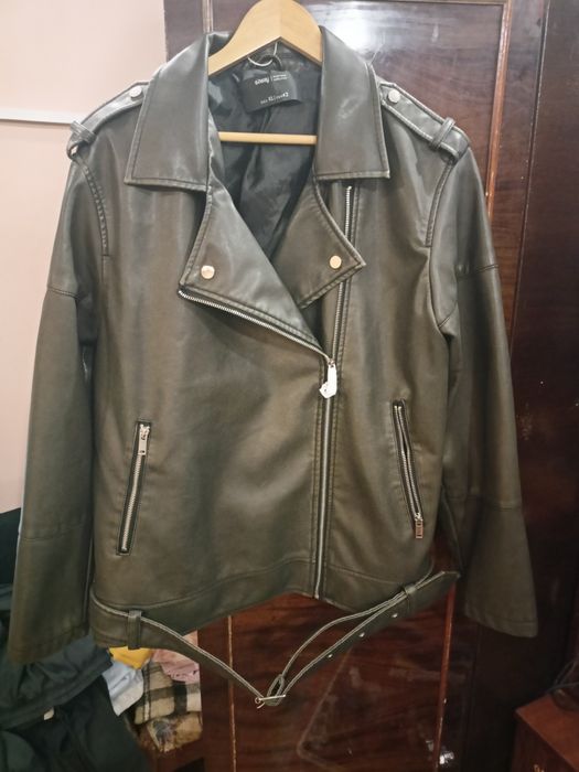 Жіноча шкіряна куртка