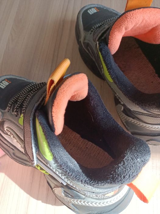 Кроссовки,  идеальное состояние. 20 см по стельке