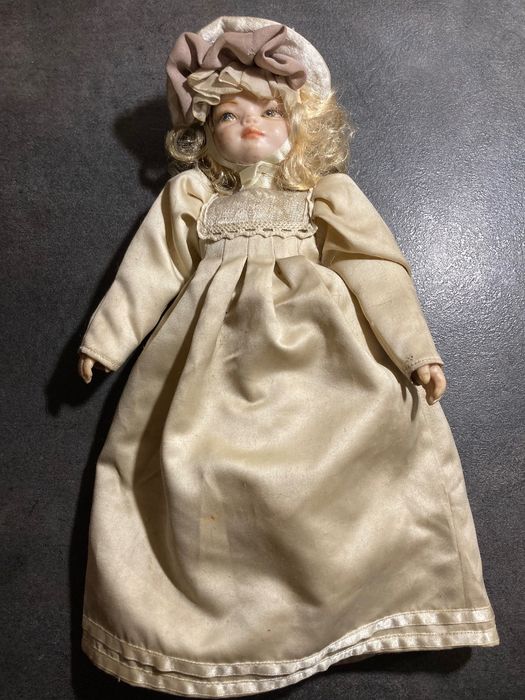 Lalka ze studia Guy Luy Hubert z Krakowa kolekcjonerska