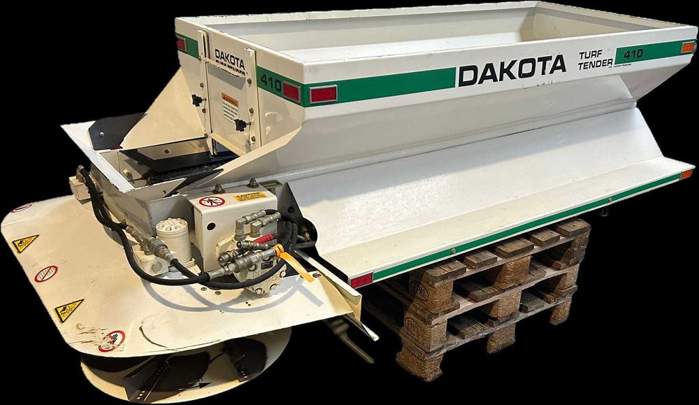 PIASKARKA Dakota Top dresser RINK Napowietrzanie TURFCO posypywarka