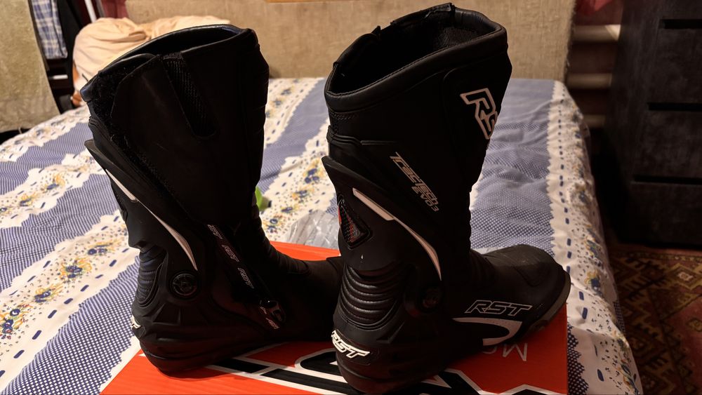 Продам мотоботи 43 розмір RST