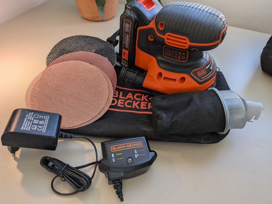 Black + Decker Battery powered Orbital Sander / Lixadora rotorbital