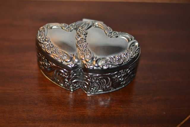 Caixa de joias em estanho