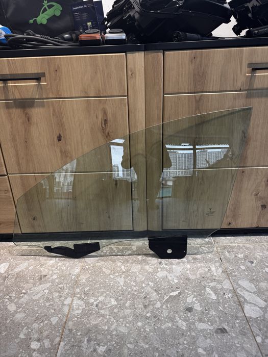 Переднє Водійське Ліве Скло Tesla Model Y ОРИГІНАЛ!!! НОВЕ!