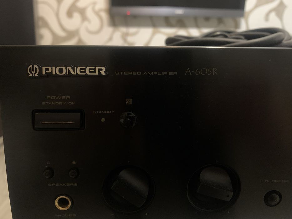 Pioneer stereo amplifier A-605R
