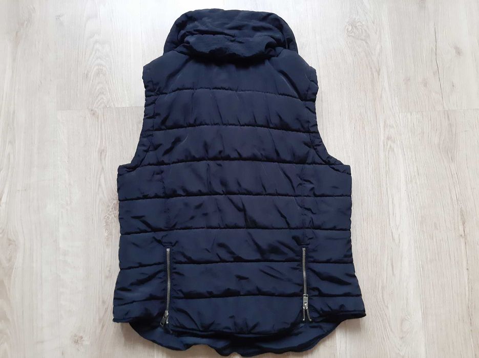 Bezrękawnik z futrzanym kołnierzem firmy H&M rozmiar L