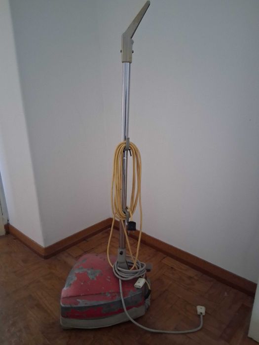 Enceradora antiga mas funciona bem!