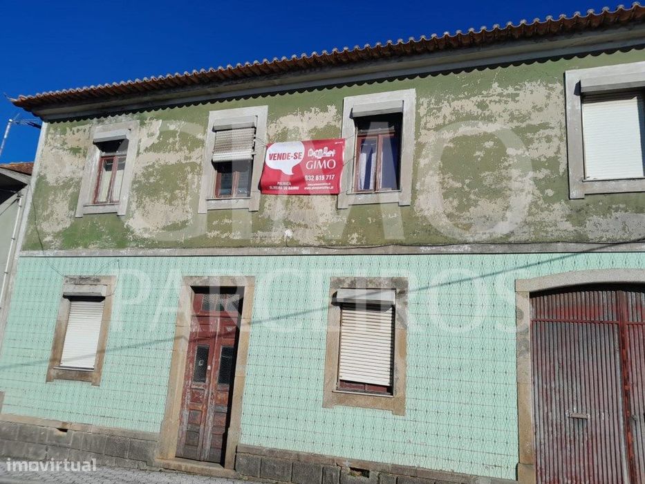 Moradia T3 para Remodelação ou Construção em Oiã