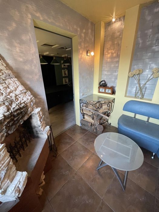 Продаж великої, дворівневої квартири на Митниці.