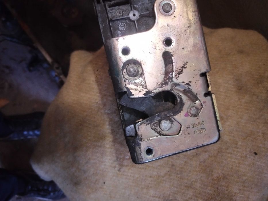 Замок дверей форд транзіт лівий правий від 2000року