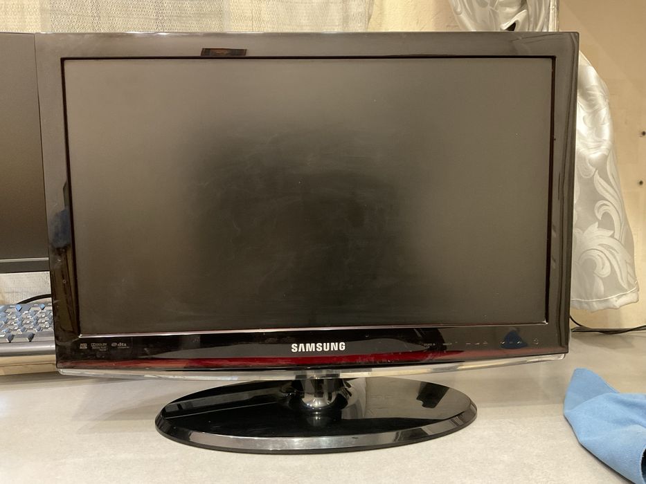 Телевізор 22" Samsung LE22C450E1W Black