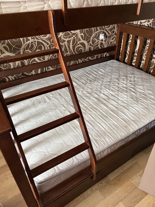 Продам двохярусне дитяче ліжко