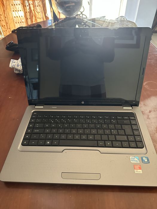 Vendo computador HP para peças/reparacao