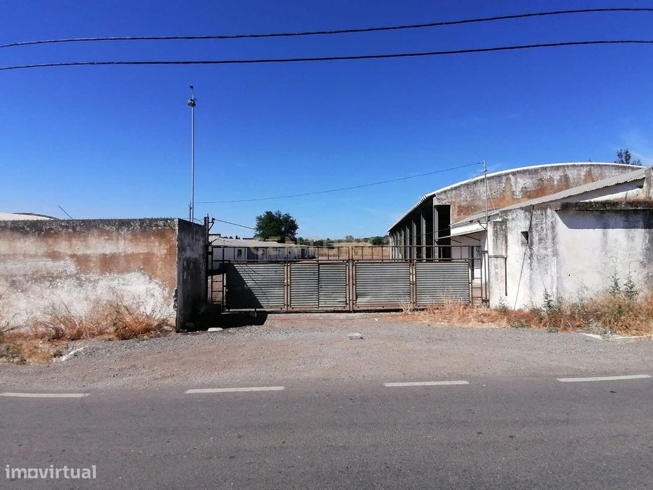 Beja, 2040,150 m2 de Armazéns Diversos instalados em  7190,690  m2 de