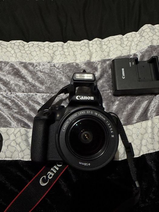 Canon EOS 2000D.