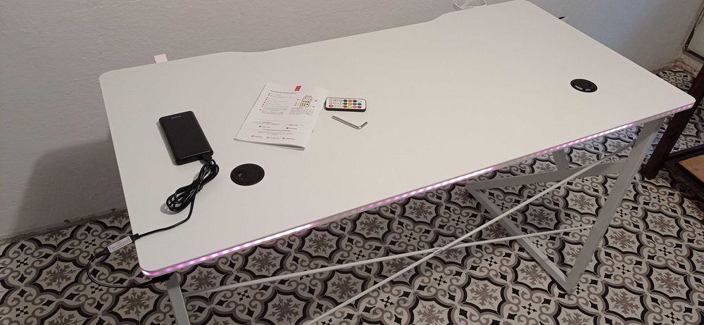 Biurko gamingowe LED + pilot Nowe Możliwośc transportu/wysyłki