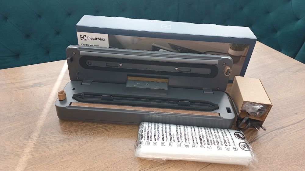 Вакуумний пакувальник Electrolux E4VS1-4AG.