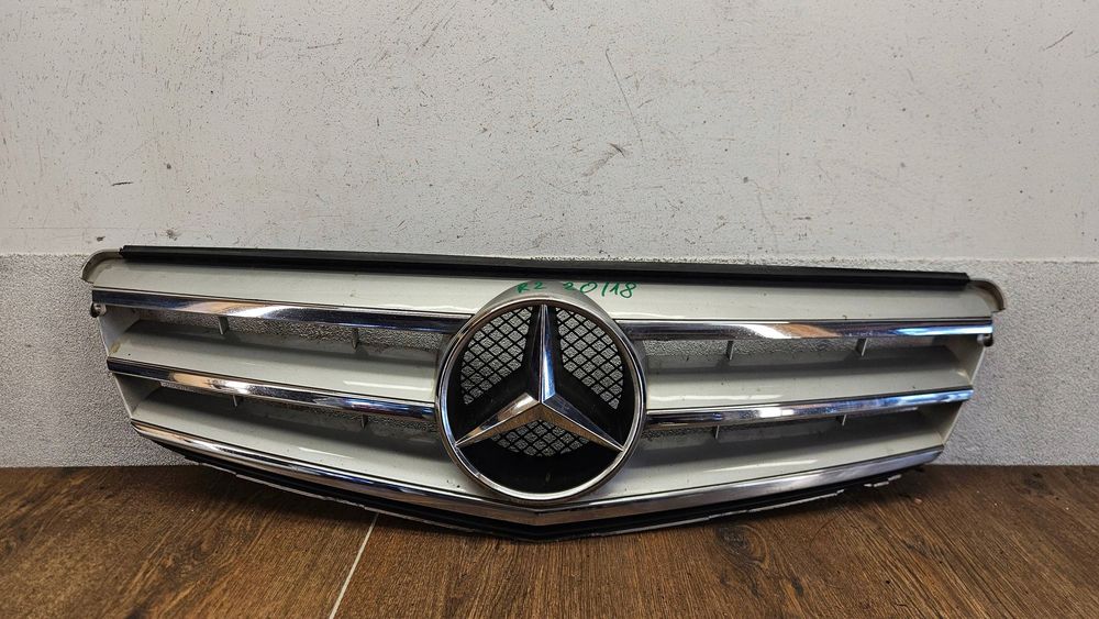 mercedes c w204 a2048800023 grill atrapa