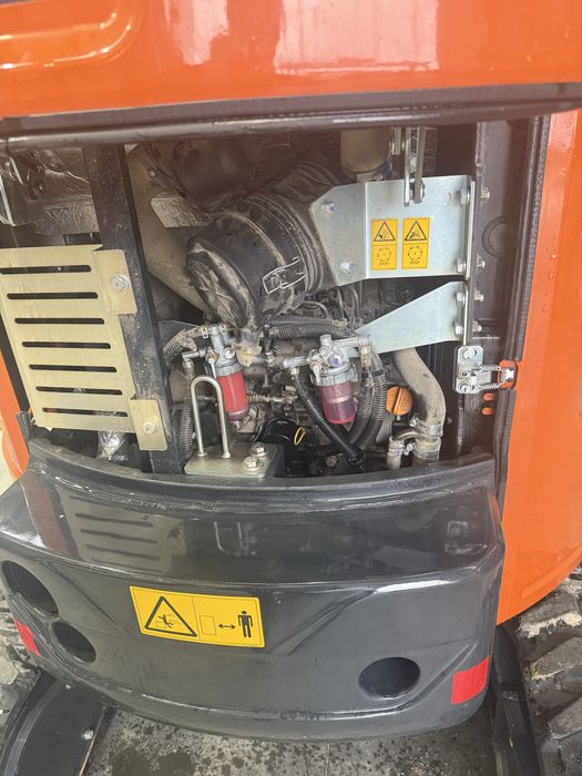 Escavadora Hitachi ZX26U - como nova!!