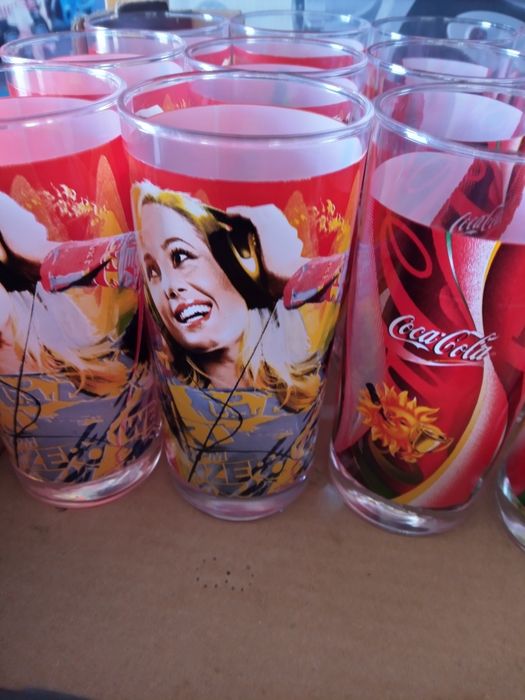 Stare szklanki Coca-Cola