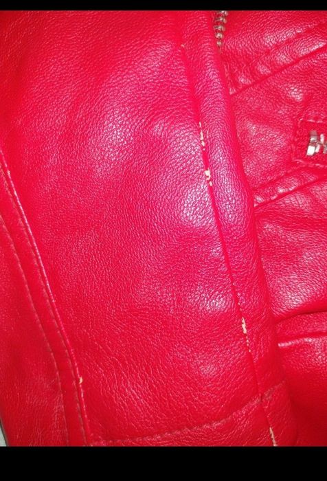 Czerwona ramoneska dla dziewczynki