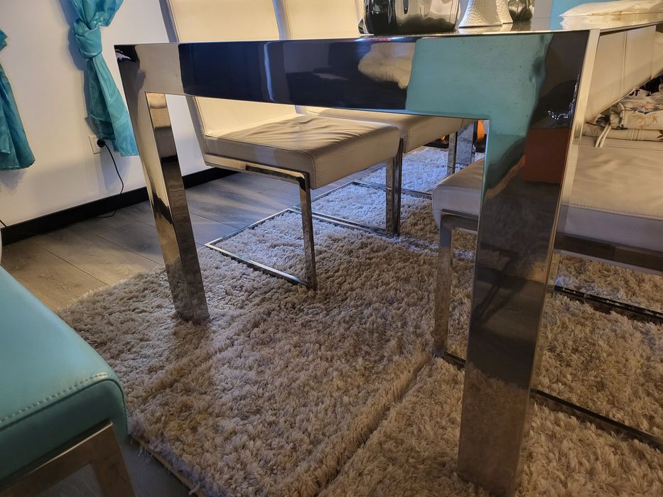 Mesa jantar aço inox com 8 cadeiras em aço inox e pele