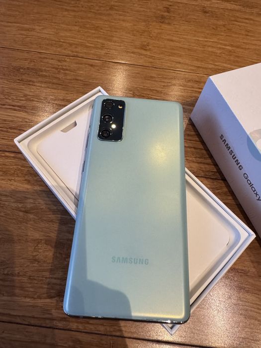 Samsung Galaxy S20 FE Miętowy stan Idealny