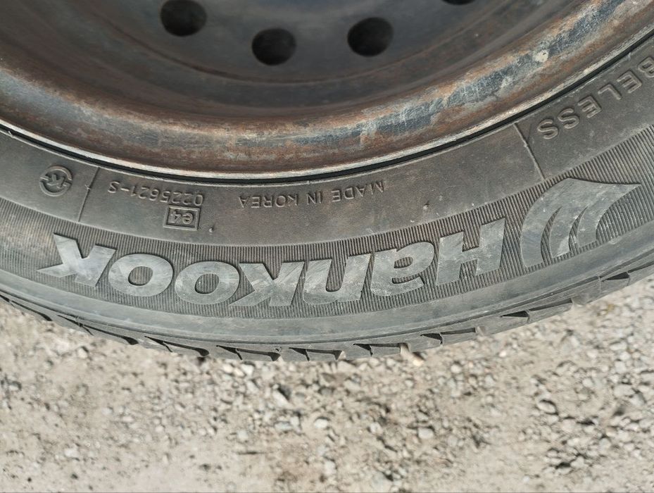 Продам Hankook Optimo K406 185/55 R15.  С діском. ,