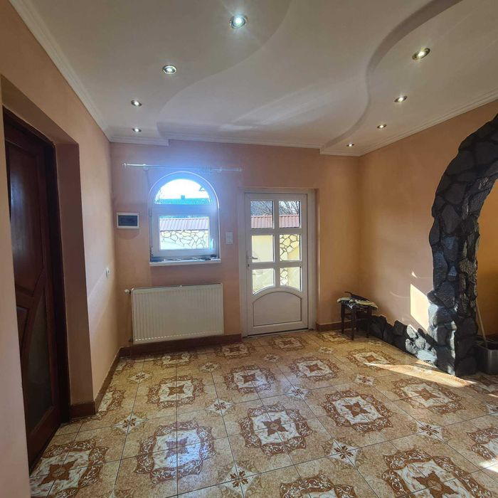 Продається чудовий сімейний будинок в м.Берегово