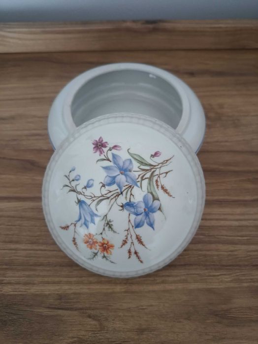 Szkatułka, puzderko, bombonierka