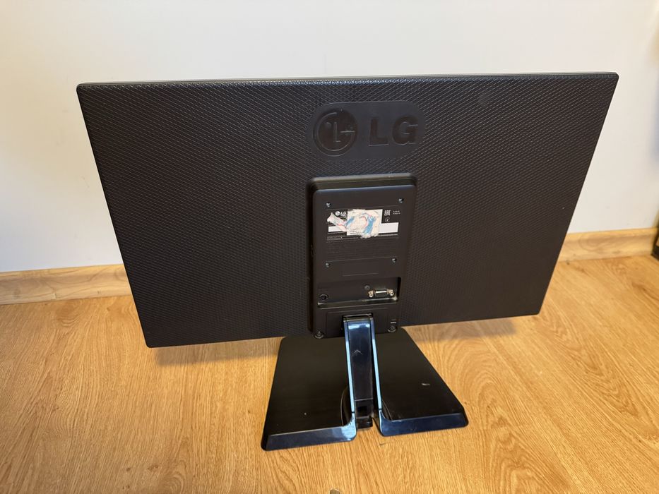 Продам не рабочий монитор