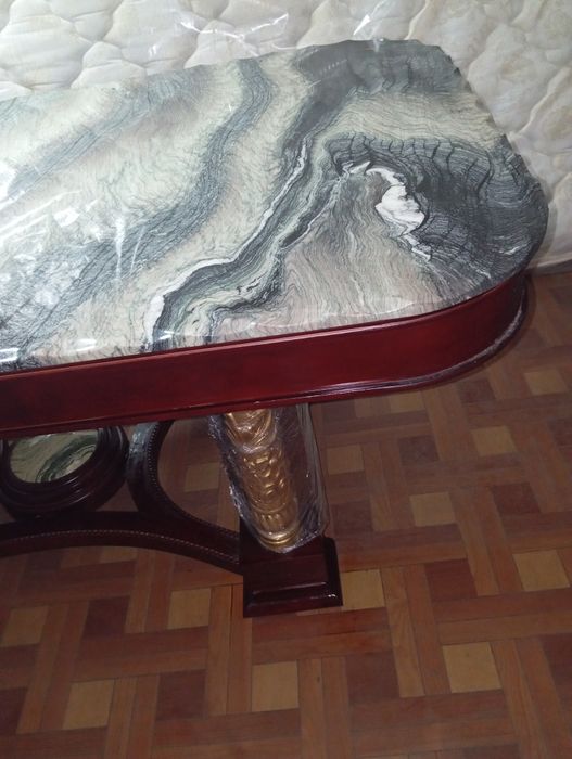 Массивный стол, оникс