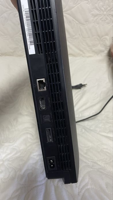 Продам ps 3 б/у в комлекті джойстики