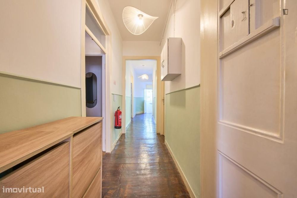 Quarto - localizado em São Bento Lisbon
