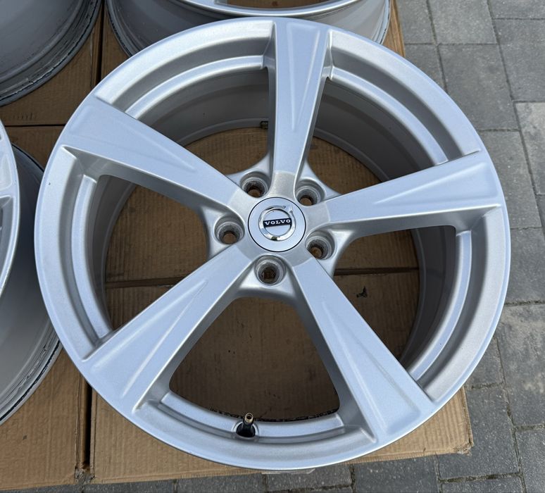 Oryginalne Felgi Volvo 5x108 S60 S90 V60 V90 XC60 XC90 8Jx18 ET42.5