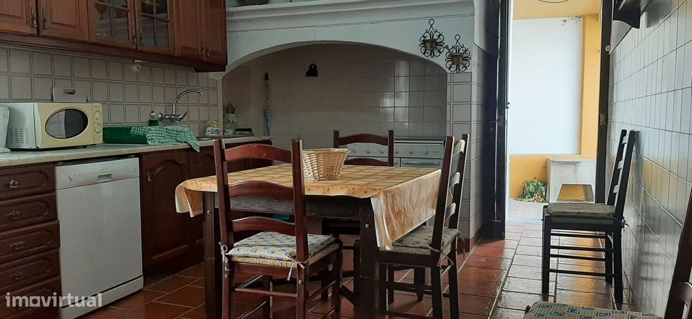 Moradia T5 com quintal e terraço em Santo Aleixo da Restauração