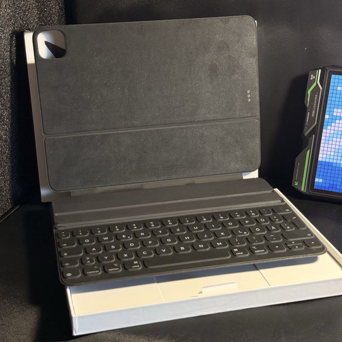 Продаю оригинальный Apple iPad Smart Keyboard Folio для iPad Air и iPad Pro 11
