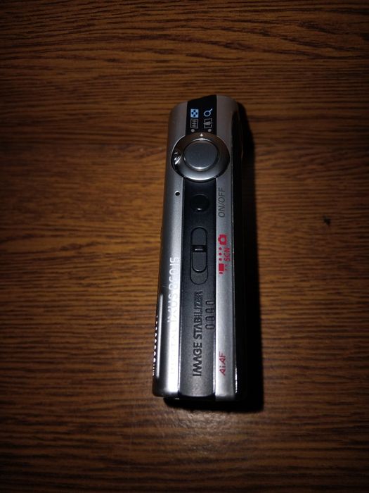 Canon ixus 860 is цифровий фотоапарат, повний комплект