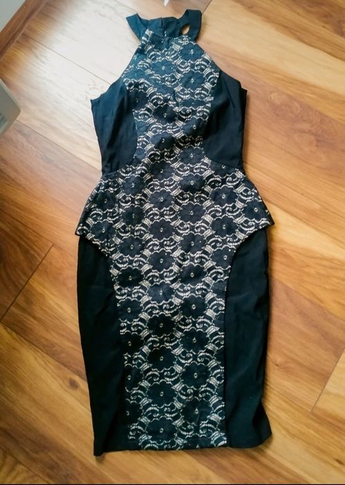 Sukienka Paper Dolls M czarna koronkowa tuba z dekoltem halter